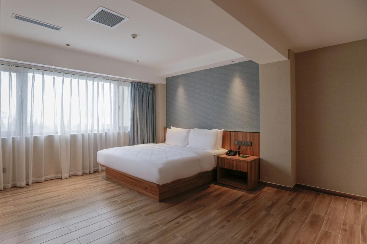 Hotel Casiana & Events Center Tagaytay Managed By Hii Tagaytay City Buitenkant foto