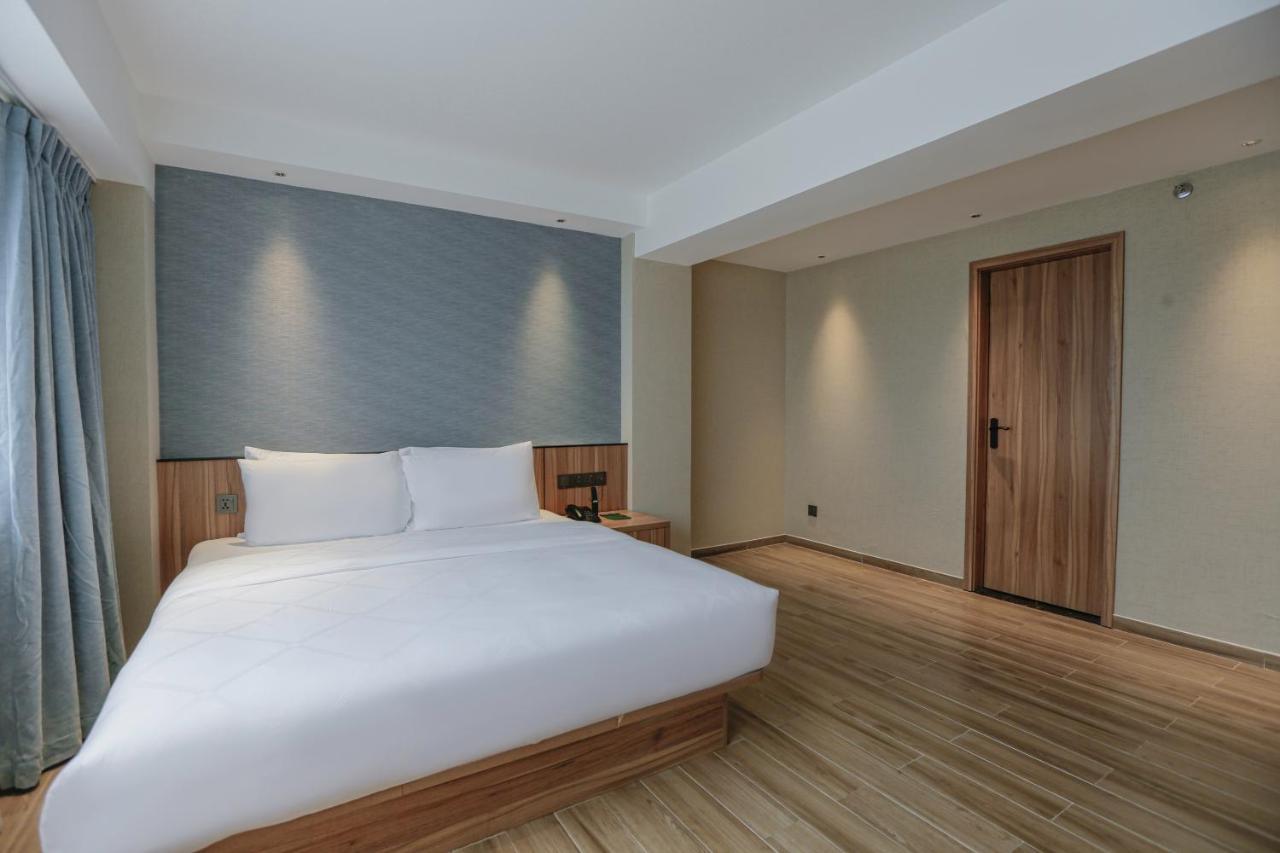 Hotel Casiana & Events Center Tagaytay Managed By Hii Tagaytay City Buitenkant foto